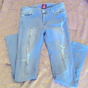 They don’t fit me no more but they are very good jeans to wear 😁